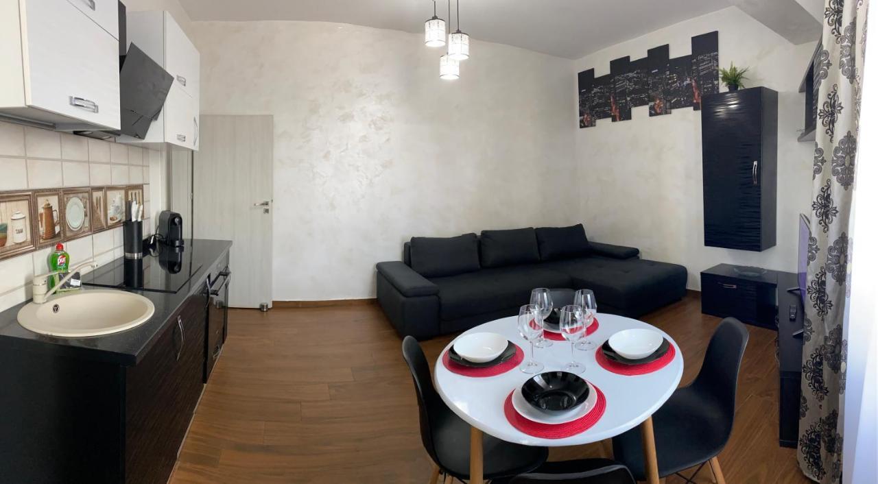 Twin Residence Five Mamaia Eksteriør bilde